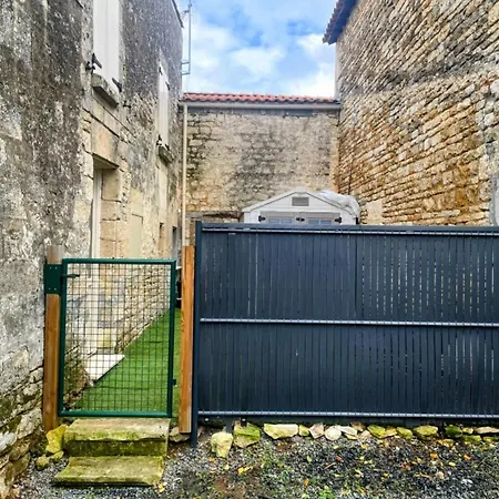 Appartamento Charmante Petite Maison Avec Jardin Et Parking-niort Centre