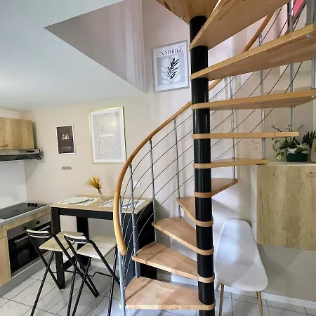 Charmante Petite Maison Avec Jardin Et Parking-niort Centre *