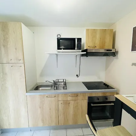 Charmante Petite Maison Avec Jardin Et Parking-niort Centre